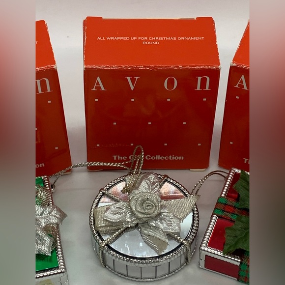 Vintage AVON Set of 3 All Wrapped Up For Christmas Ornaments & Original Boxes - Picture 3 of 7
